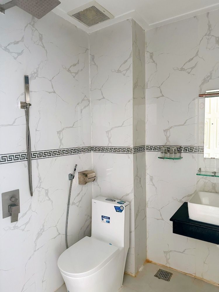 Cao Lanh Hotel Basic Single Room, 1 Bedroom, Refrigerator, Pool View 10