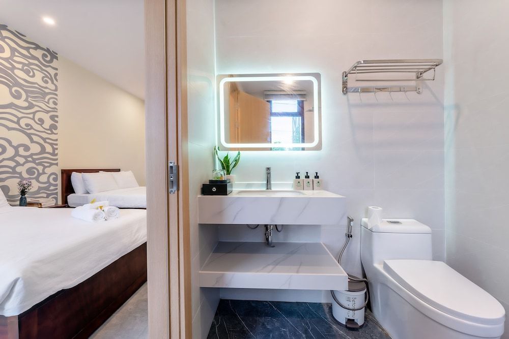 Cat Tien Villa Hoi An Family Triple Room, Pool View 8