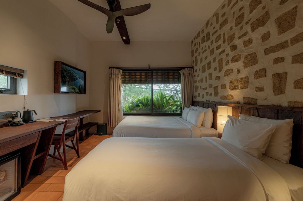 Mùa Dalat Wellness Hotel Design Triple Room, Multiple Beds, Bathtub, Garden View 5