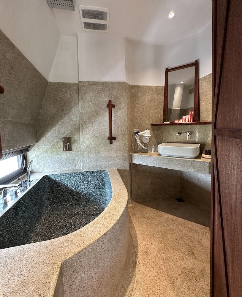 Mùa Dalat Wellness Hotel Signature Double Room, 1 King Bed, Bathtub, City View 11