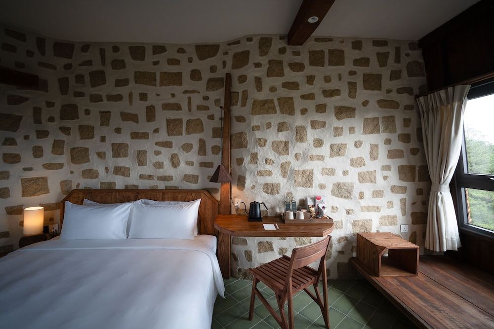 Mùa Dalat Wellness Hotel Signature Double Room, 1 King Bed, Bathtub, City View 7