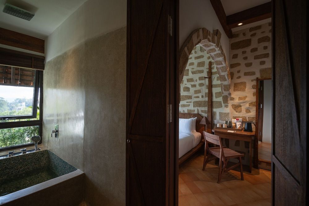 Mùa Dalat Wellness Hotel Deluxe Double Room, 1 Queen Bed, Bathtub, City View 10