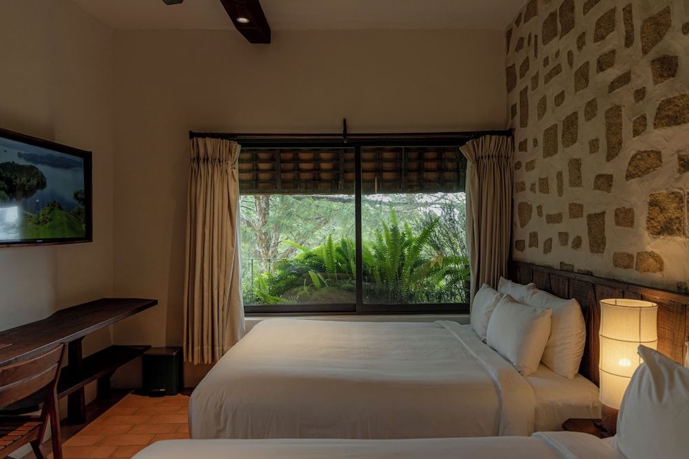 Mùa Dalat Wellness Hotel Design Triple Room, Multiple Beds, Bathtub, Garden View 4