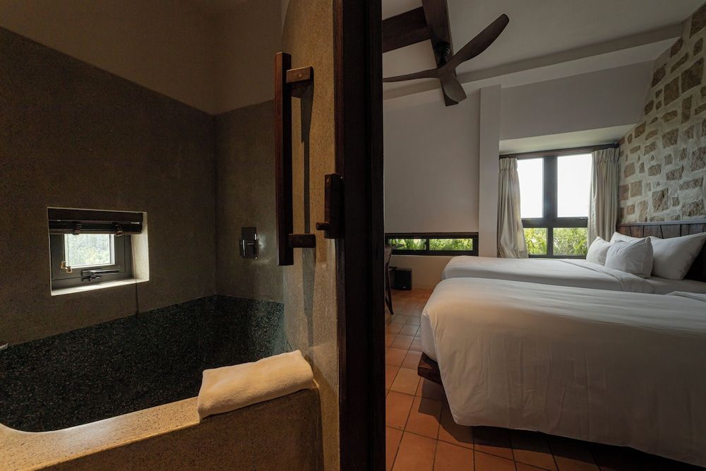 Mùa Dalat Wellness Hotel Design Triple Room, Multiple Beds, Bathtub, Garden View 8