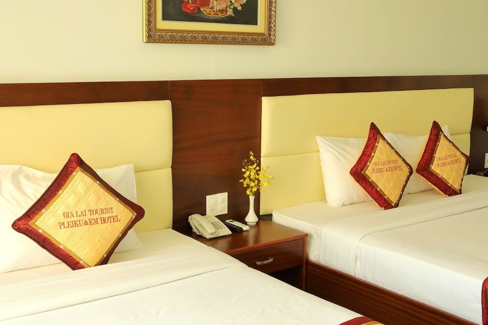 Pleiku & Em Hotel by Gia Lai Tourist Deluxe Triple Room 6