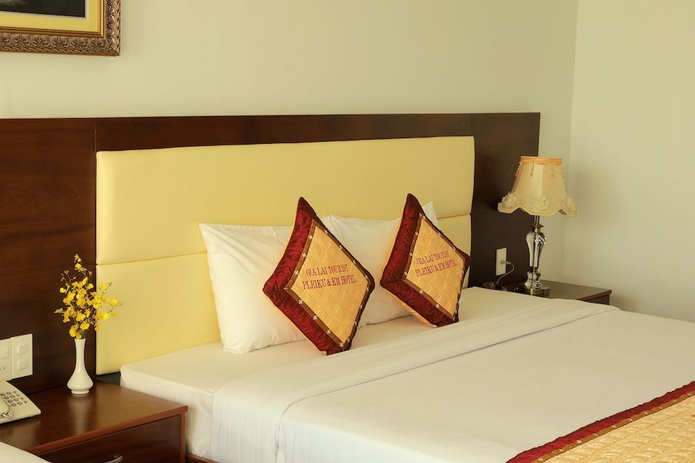 Pleiku & Em Hotel by Gia Lai Tourist Deluxe Triple Room 5