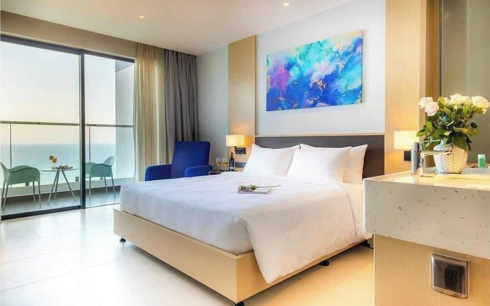Cam Ranh Sea view Resort Premier Double Room, 1 King Bed, Ocean View 9