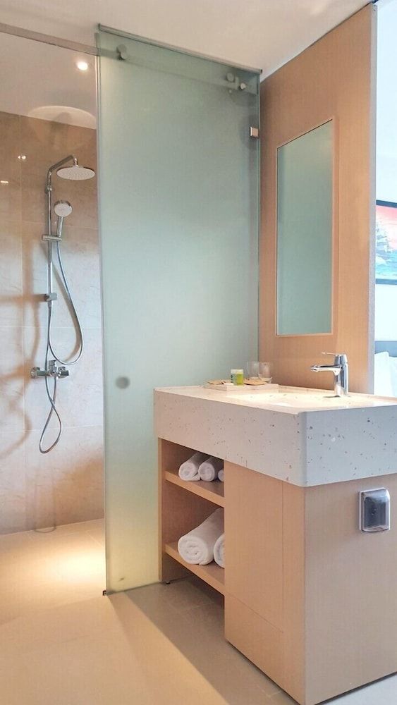 Cam Ranh Beach Resort Nha Trang Deluxe Double Room, Multiple Beds, Beach View 4