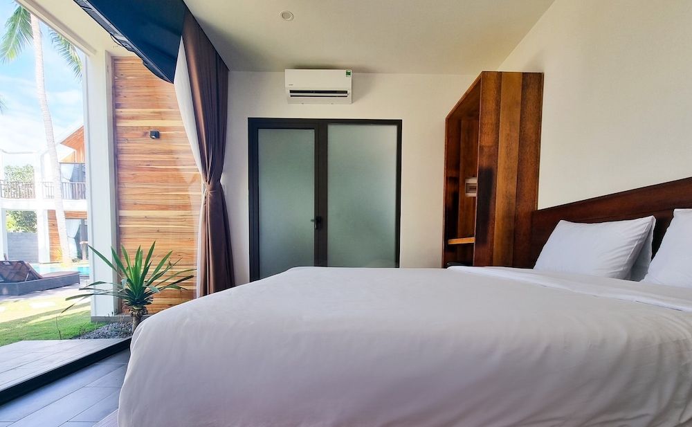 Deluxe Double Room, Pool View