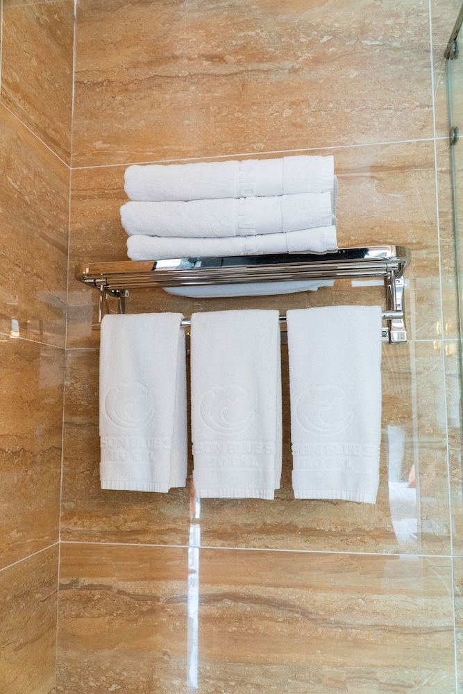 Con Son Blue Sea Superior Quadruple Room 5