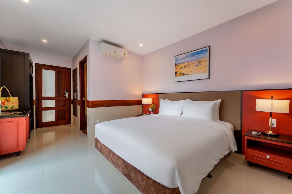 Ong Tam Villa Superior Double Room 4