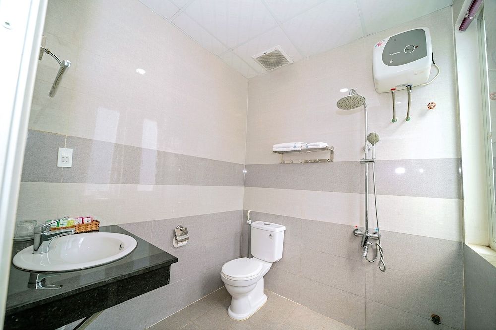 Vinh Hoi Hotel Deluxe Twin Room, Balcony, City View 3