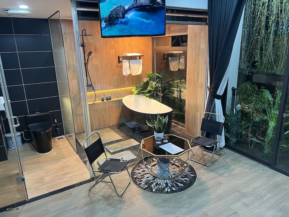 HALO ME Villa Family Single Room, 1 King Bed, Private Bathroom, Garden View 5