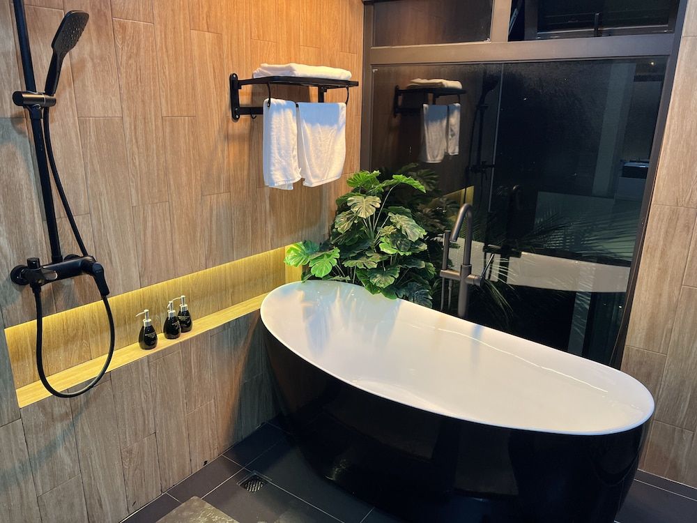 HALO ME Villa Family Single Room, 1 King Bed, Private Bathroom, Garden View 8