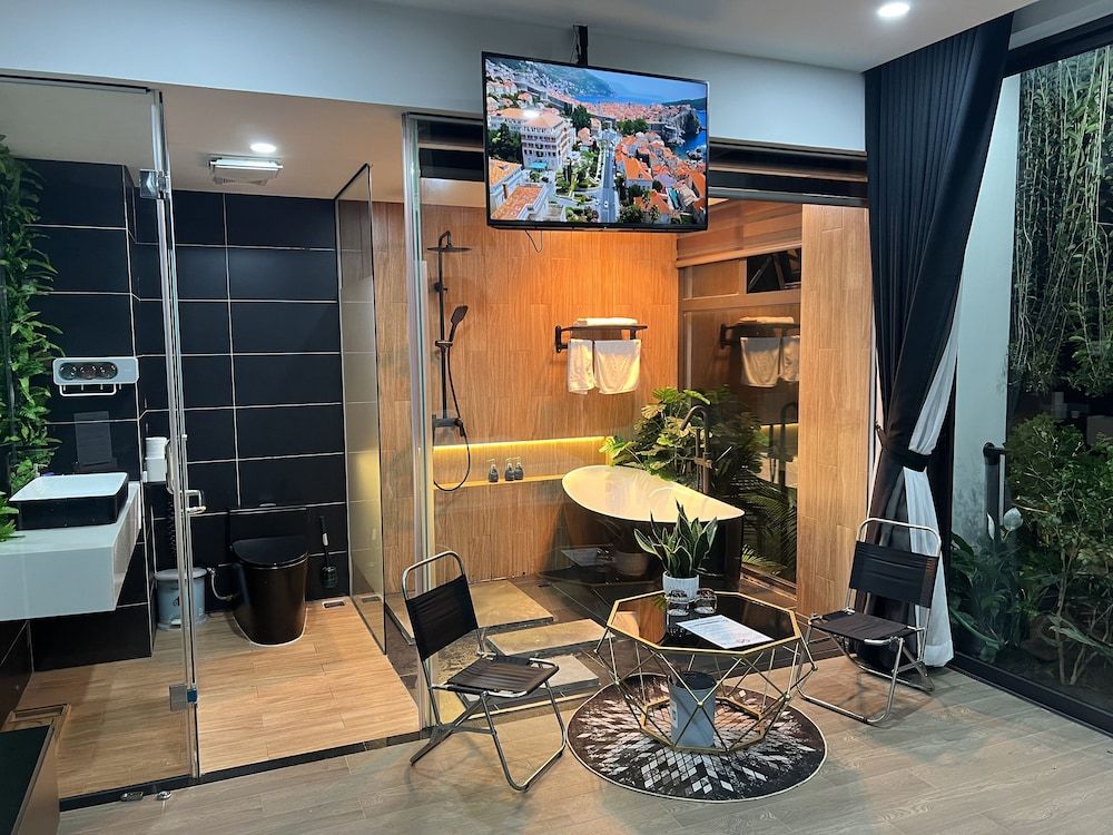 HALO ME Villa Family Single Room, 1 King Bed, Private Bathroom, Garden View 4