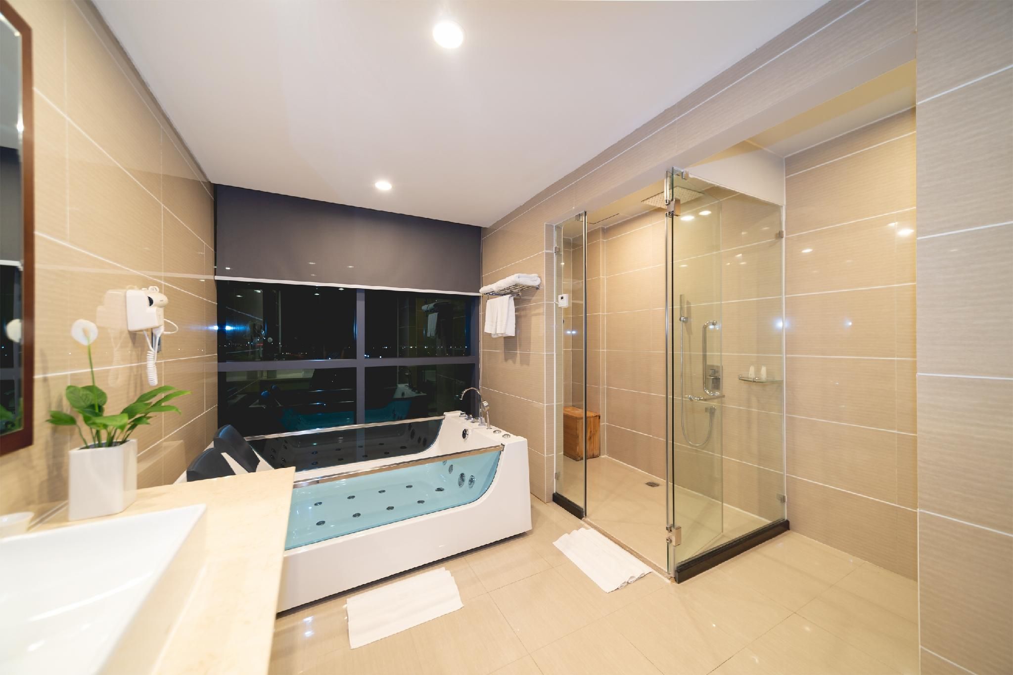 Bien Bac Hotel Grand Executive Suite 3