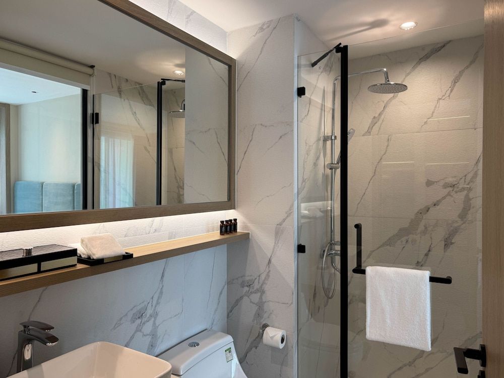 Laya Suites & Residences Standard Double Room 4