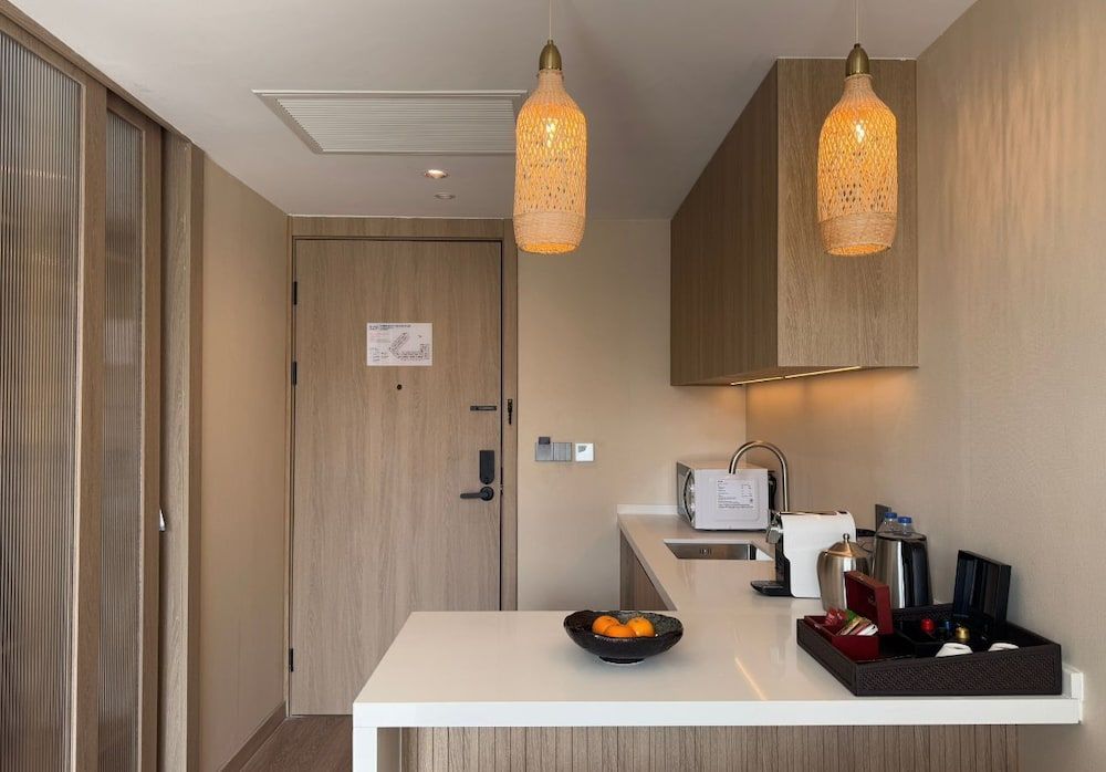 Laya Suites & Residences Junior Suite, Balcony 4