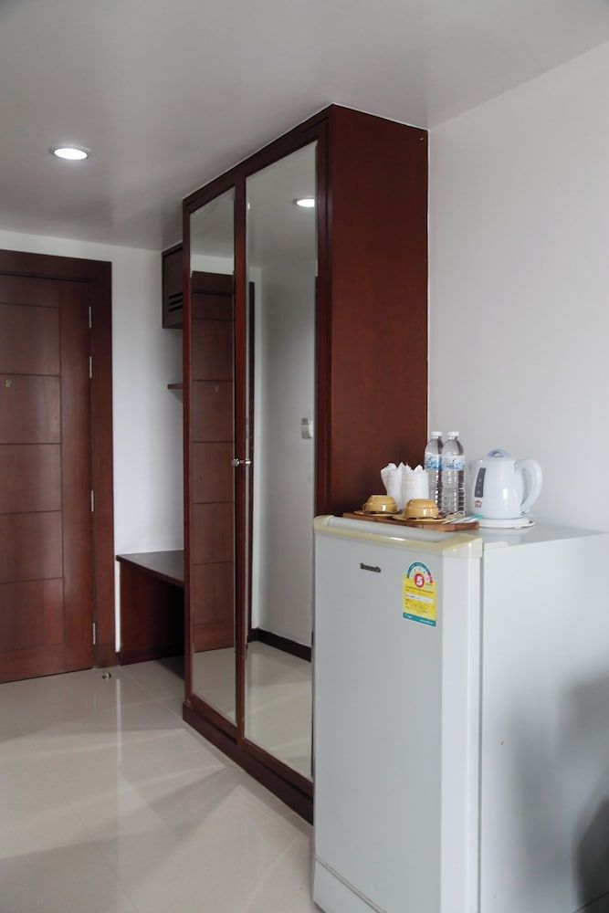 Convenient Grand Plus Hotel Suvarnabhumi Superior Twin Room, City View 7