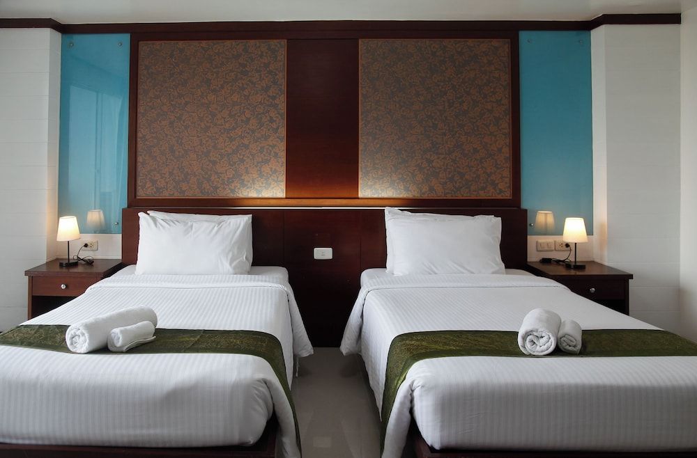 Convenient Grand Plus Hotel Suvarnabhumi Superior Twin Room, City View