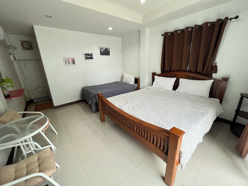 Tharadol Beach Resort Triple Room (Old Building)