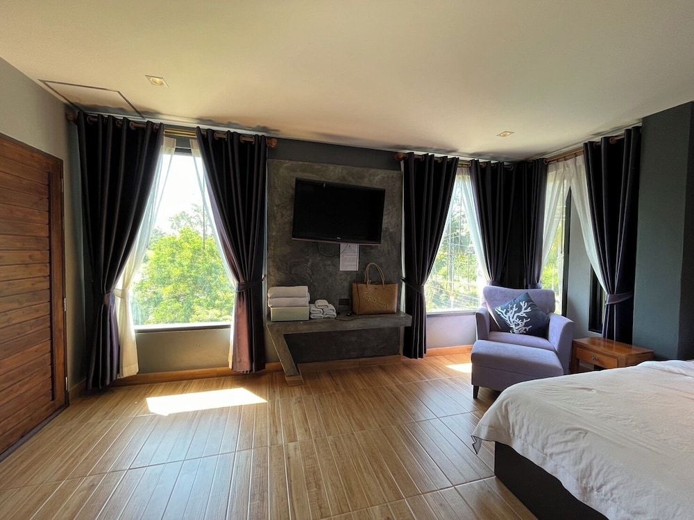 Tharadol Beach Resort Family Room (New Building) 3