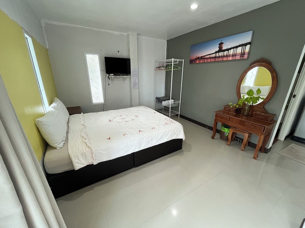 Tharadol Beach Resort