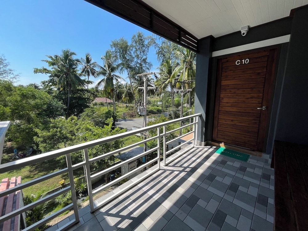 Tharadol Beach Resort Family Room (New Building) 5