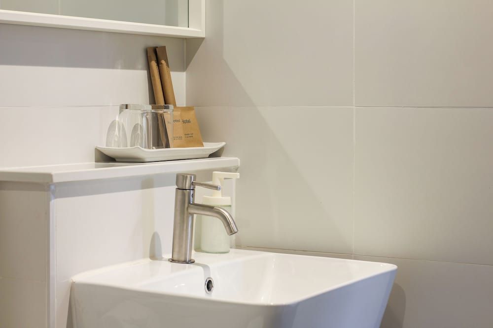 iThaphae Hotel Economy Double Room 3