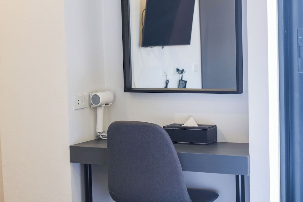 iThaphae Hotel Economy Twin Room 4