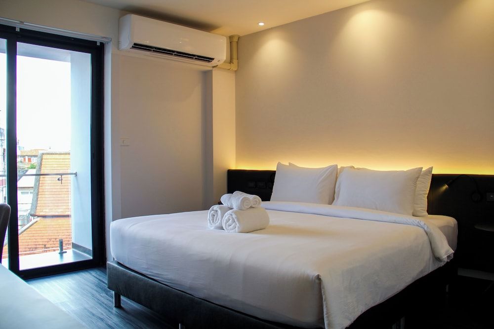 iThaphae Hotel Standard Double Room, Balcony, City View 2