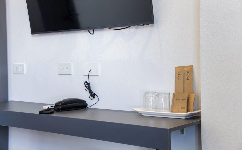 iThaphae Hotel Economy Twin Room 3