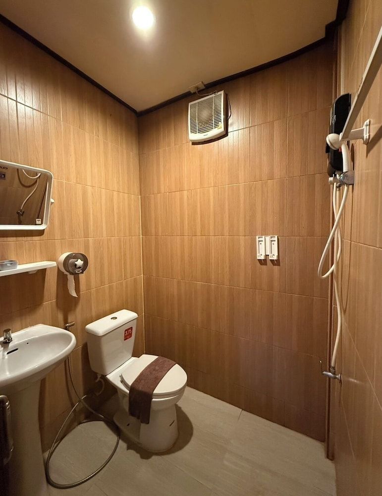 Hug Wang Homestay Standard Double Room 4