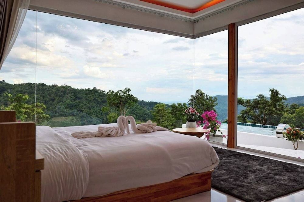 Night Sky Homestay Luxury Villa, Balcony, Mountain View 2