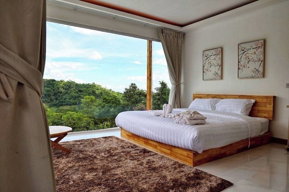 Night Sky Homestay Luxury Villa, Balcony, Mountain View 3
