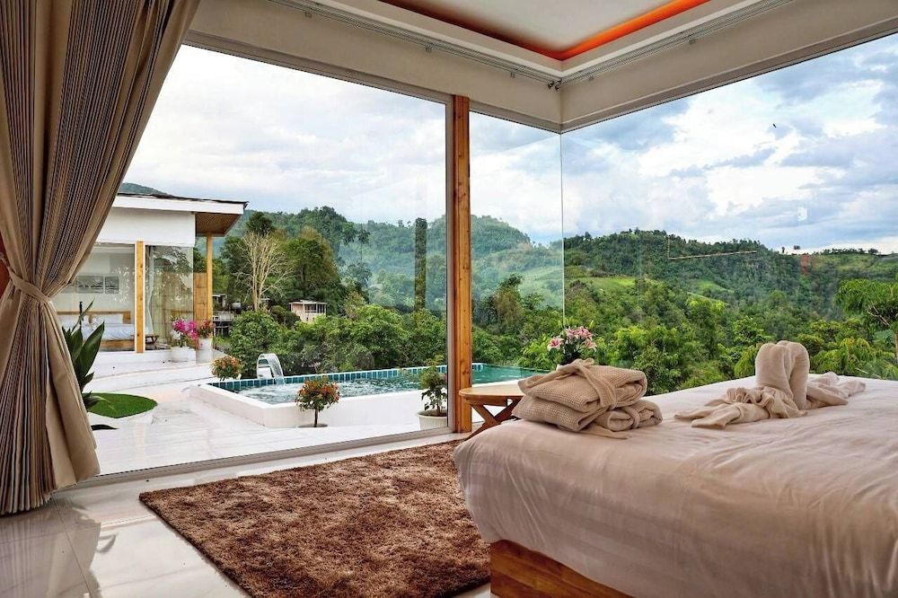 Night Sky Homestay Luxury Villa, Balcony, Mountain View 4