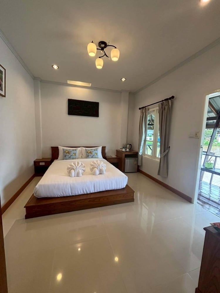 Kenikar Raintree Residence Hotel Premium Room, 1 Double Bed, Lake View, Lakeside 2