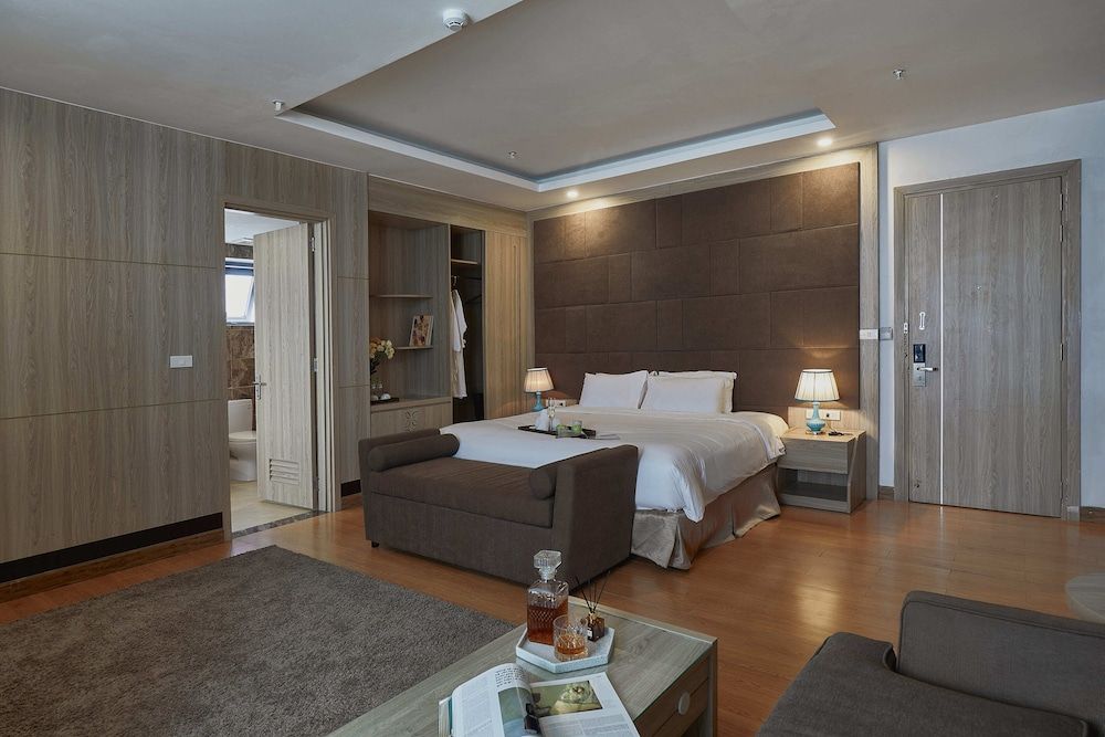Premium Suite, 1 Bedroom, Bathtub, Executive Level