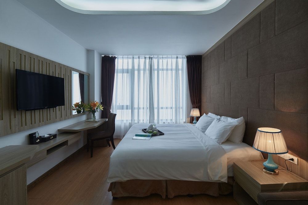 Executive Room, 1 King Bed, Bathtub, City View