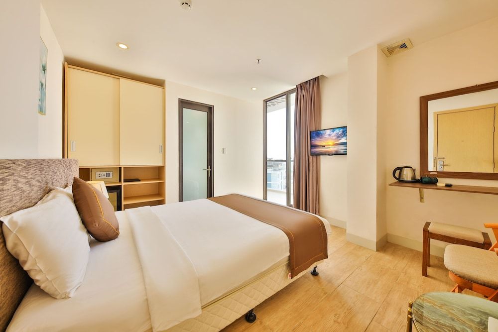 Senior Double Room, 1 King Bed, City View