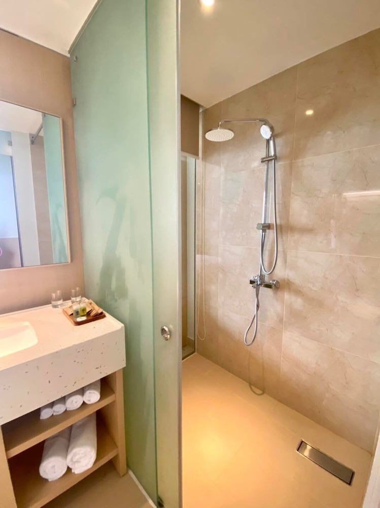 Arena Cam Ranh Beachfront Condotel Junior Studio, 1 Queen Bed, Balcony, Sea View 5