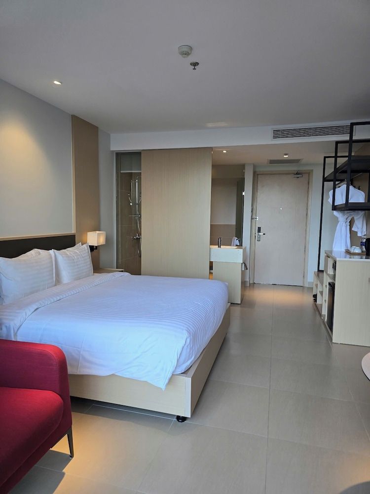 Arena Cam Ranh Beachfront Condotel Junior Studio, 1 Queen Bed, Balcony, Sea View 3