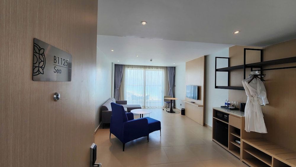 Arena Cam Ranh Beachfront Condotel Executive Studio Suite 2