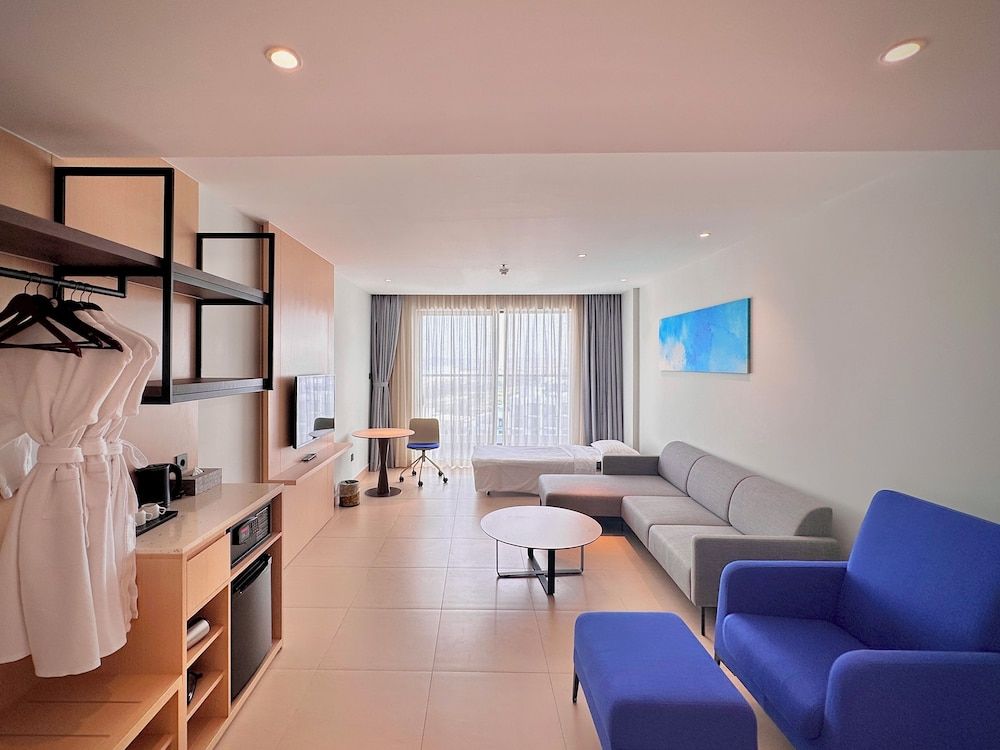 Hammi Seaview Family Studio Suite, Partial Ocean View 9