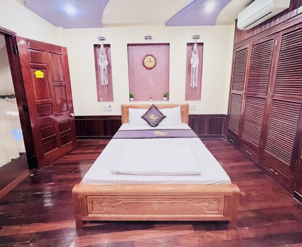 Comfort Room, City View