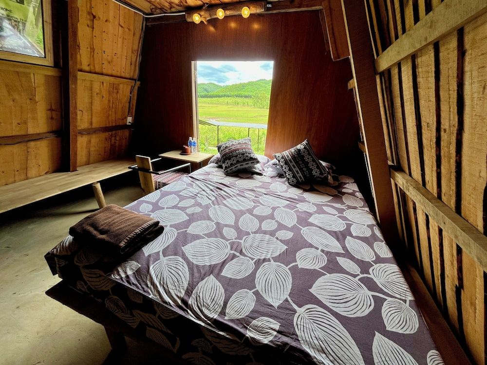 Nguyen Shack Retreat Basic Cabin, Hill View 5