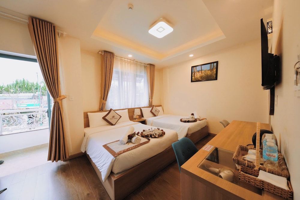 Vô Tư Hotel Luxury Quadruple Room 2