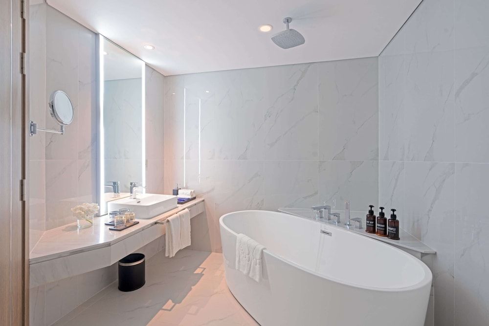 Poseido Hotel Quang Binh Premier Suite, Balcony, Ocean View 5