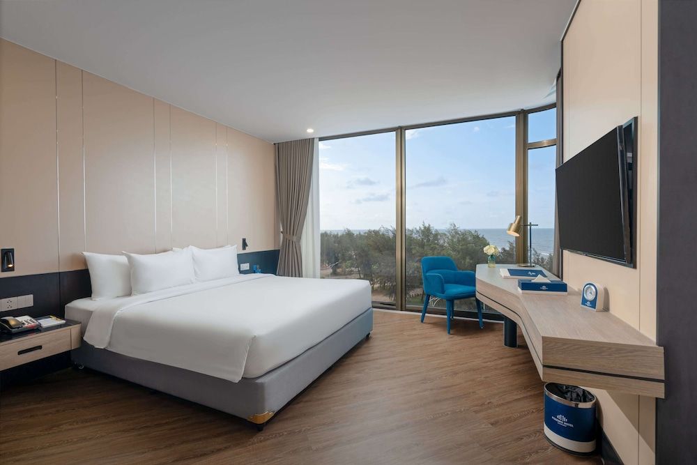 Poseido Hotel Quang Binh Premier Suite, Balcony, Ocean View 6