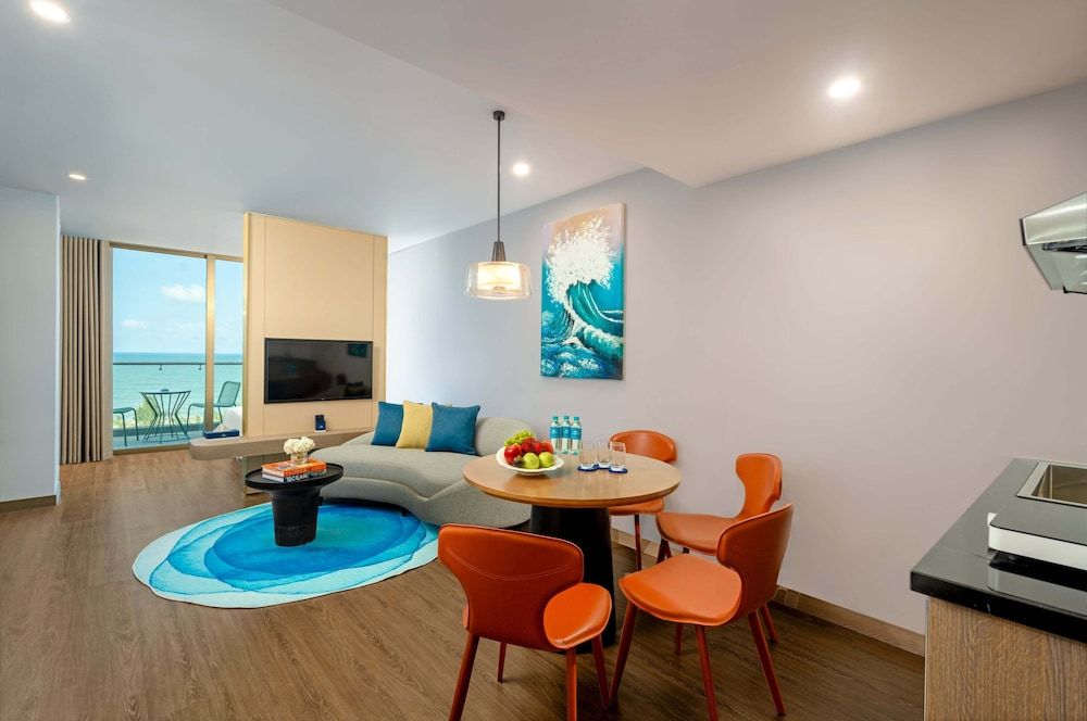 Poseido Hotel Quang Binh Premier Suite, Balcony, Ocean View 2